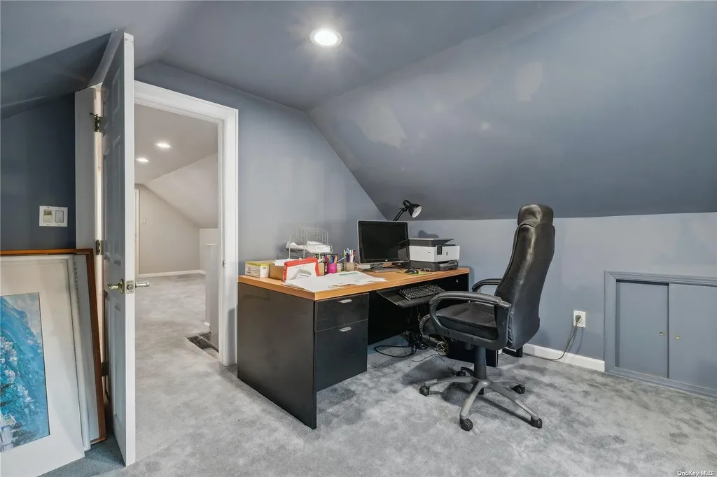 27 Essen Place Bethpage NY 11714