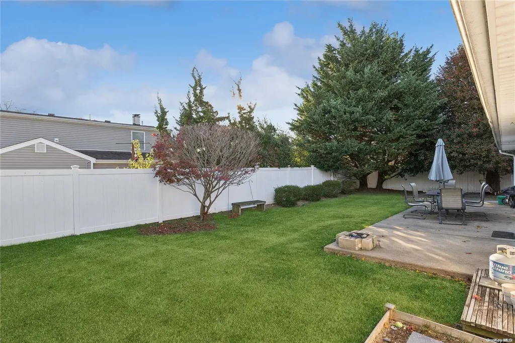 27 Essen Place Bethpage NY 11714
