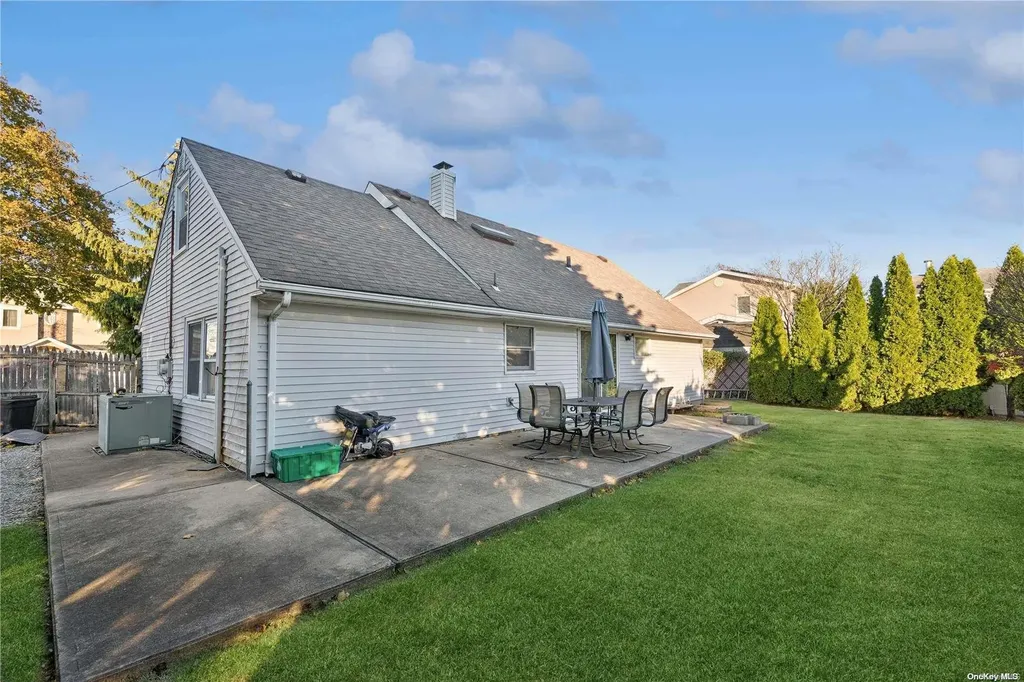 27 Essen Place Bethpage NY 11714