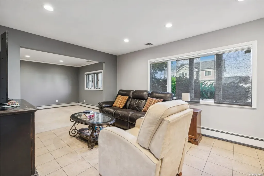 27 Essen Place Bethpage NY 11714