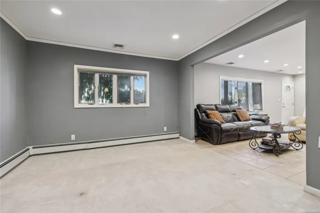 27 Essen Place Bethpage NY 11714