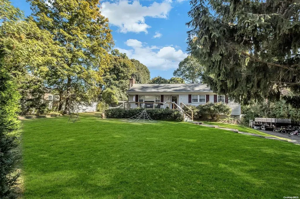 29 Thompson Hay Path Setauket NY 11733