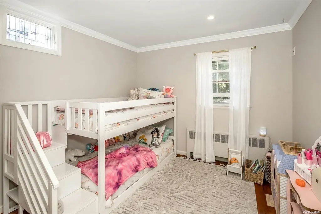 29 Thompson Hay Path Setauket NY 11733