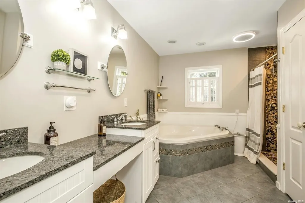 29 Thompson Hay Path Setauket NY 11733