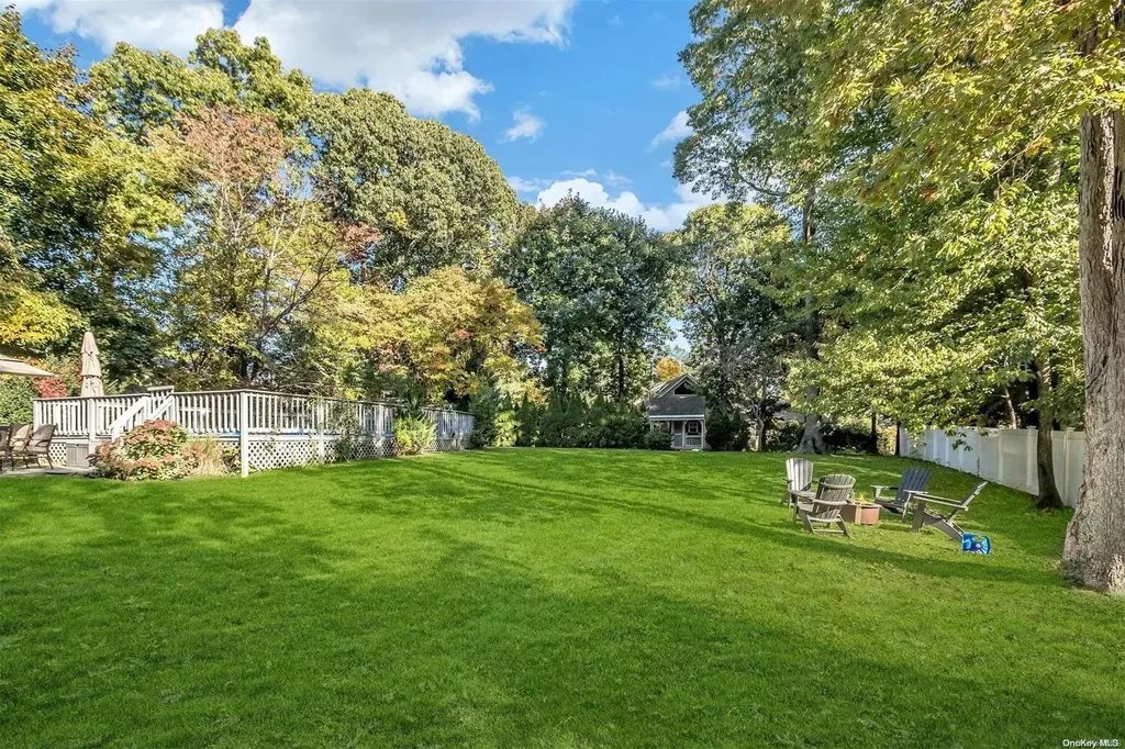 29 Thompson Hay Path Setauket NY 11733