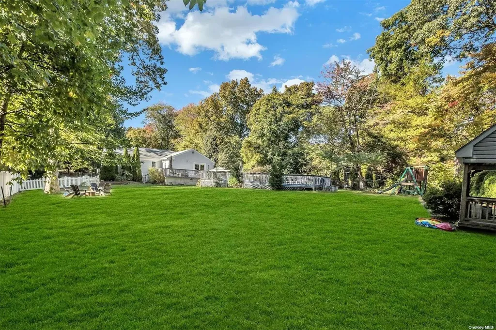 29 Thompson Hay Path Setauket NY 11733
