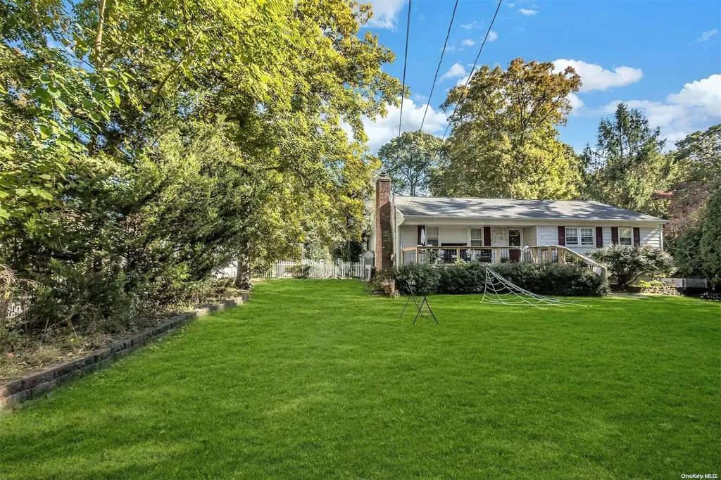 29 Thompson Hay Path Setauket NY 11733