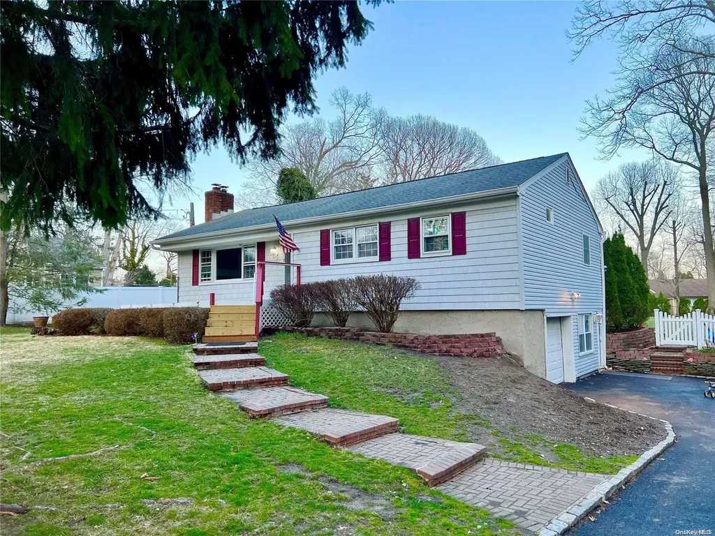 29 Thompson Hay Path Setauket NY 11733