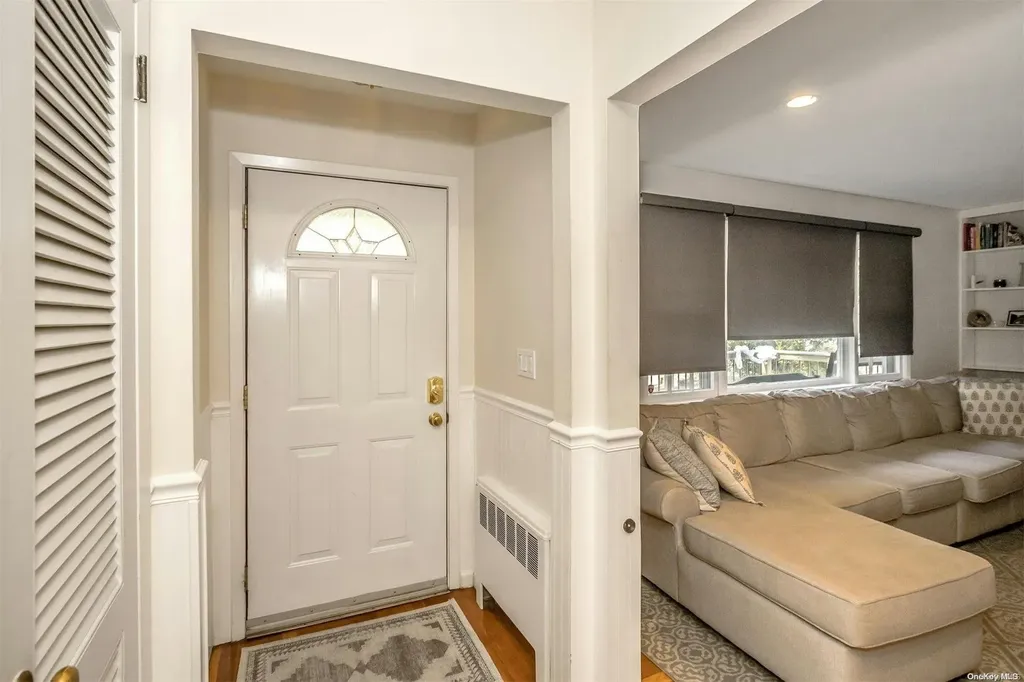 29 Thompson Hay Path Setauket NY 11733