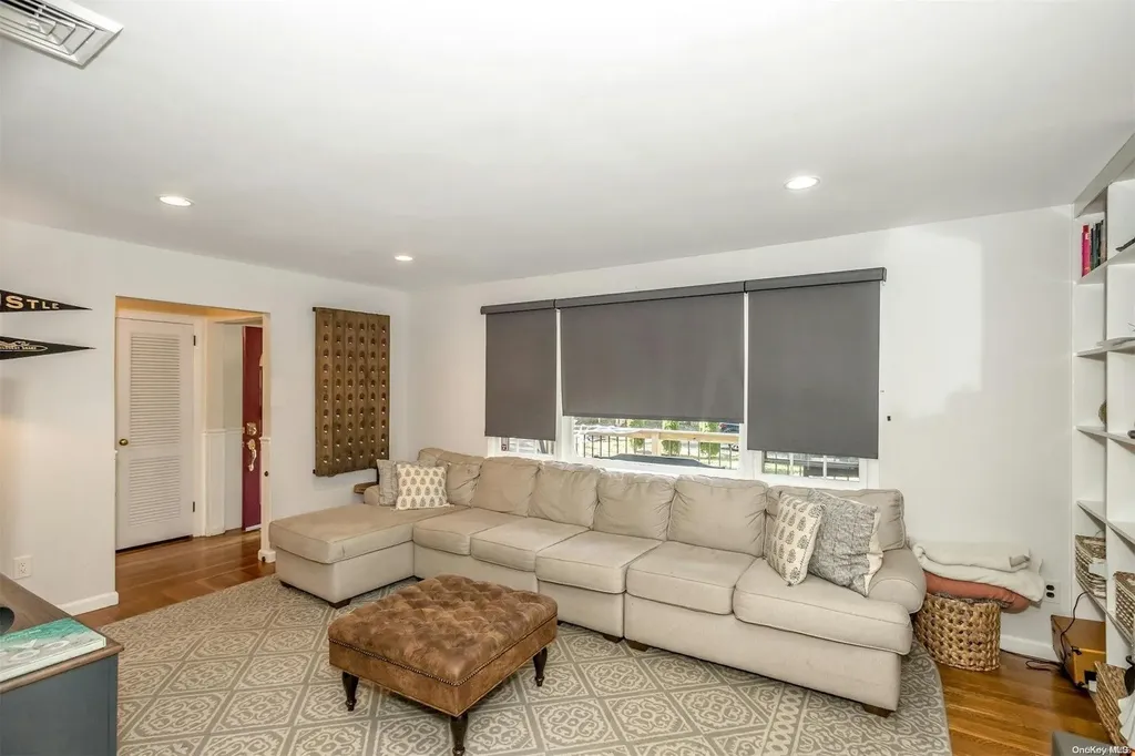 29 Thompson Hay Path Setauket NY 11733