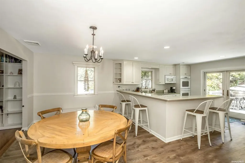 29 Thompson Hay Path Setauket NY 11733