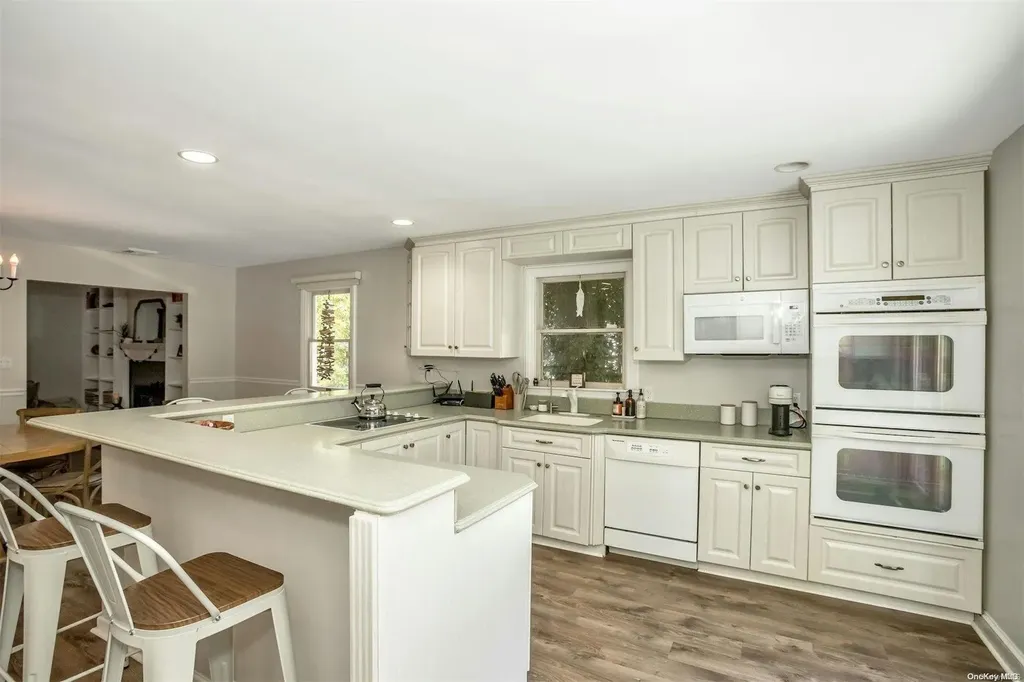 29 Thompson Hay Path Setauket NY 11733