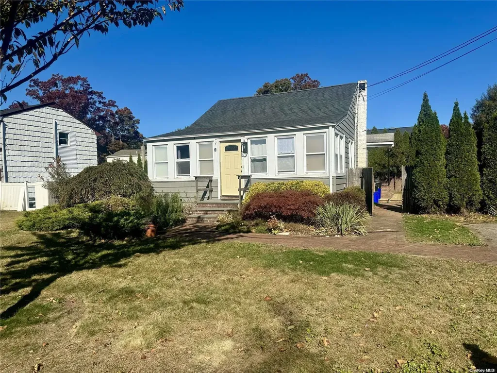 19 Brevoort Place Deer Park NY 11729