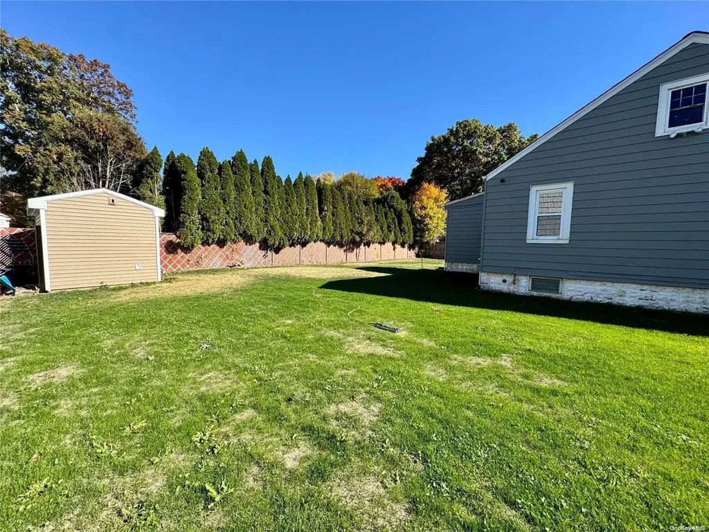19 Brevoort Place Deer Park NY 11729