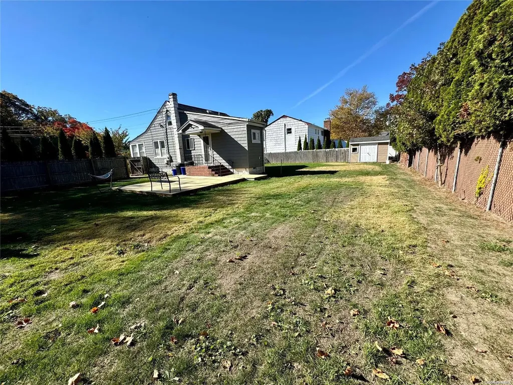 19 Brevoort Place Deer Park NY 11729