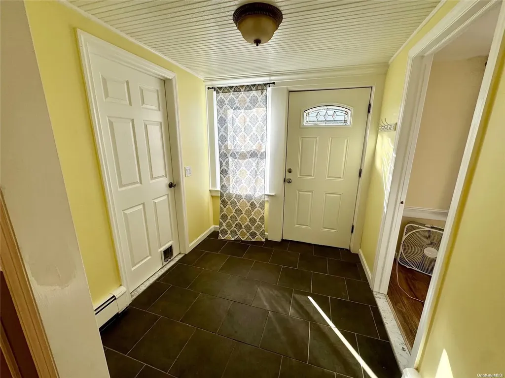 19 Brevoort Place Deer Park NY 11729