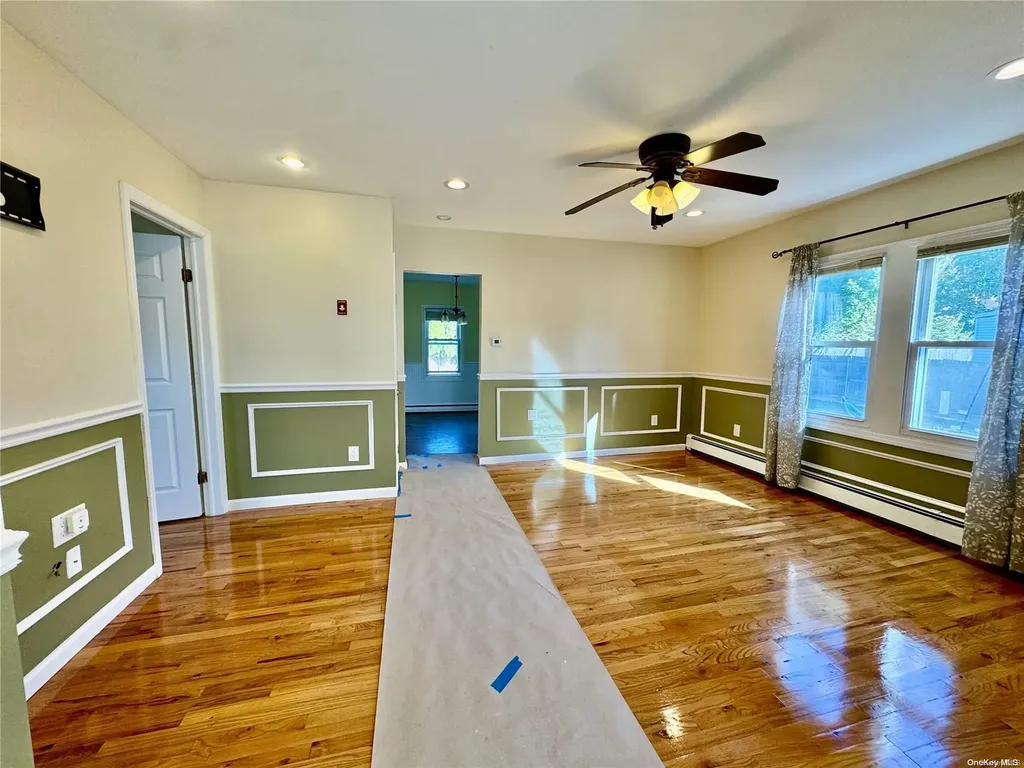 19 Brevoort Place Deer Park NY 11729