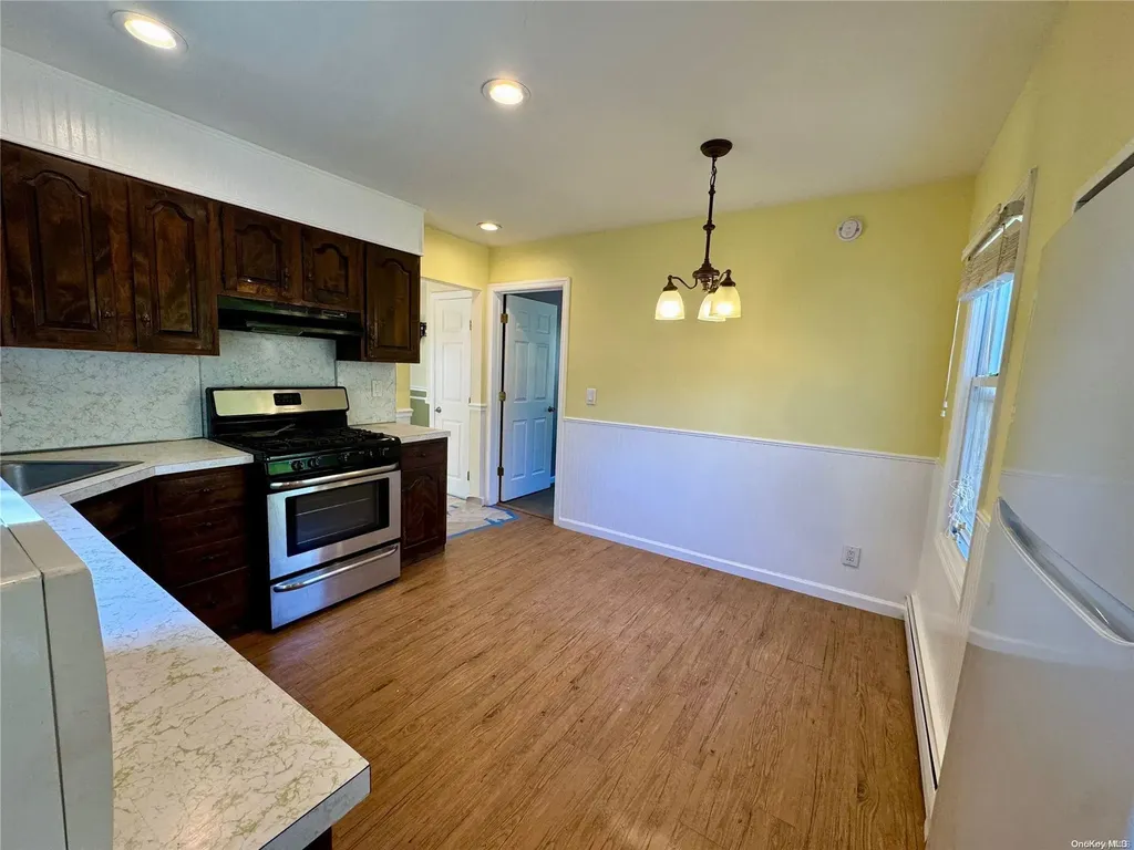 19 Brevoort Place Deer Park NY 11729