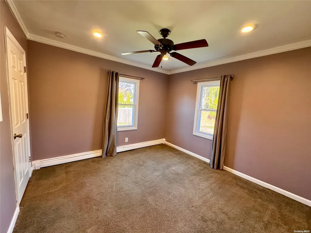 19 Brevoort Place Deer Park NY 11729
