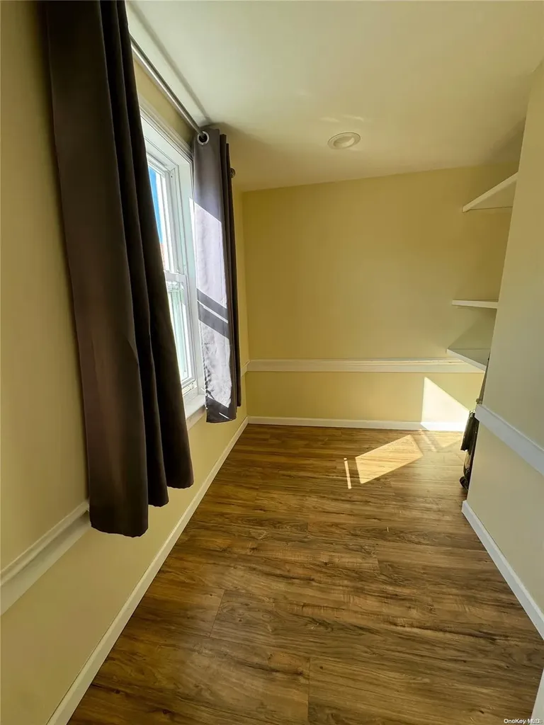 19 Brevoort Place Deer Park NY 11729