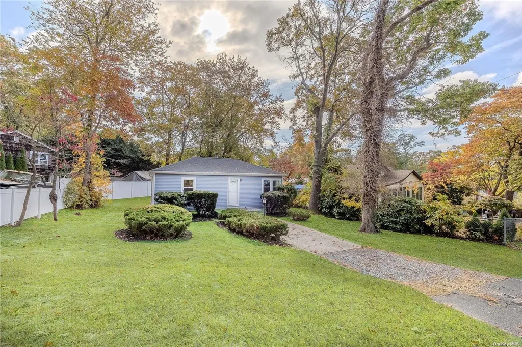 8 Laurel Road Rocky Point NY 11778