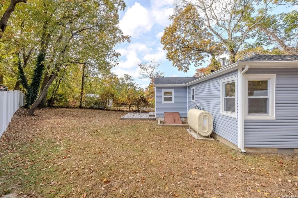 8 Laurel Road Rocky Point NY 11778
