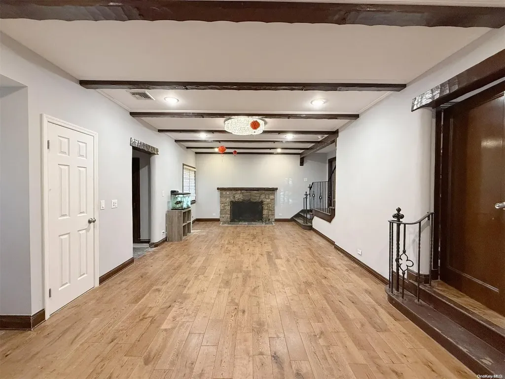 10 Carlton Road Great Neck NY 11021
