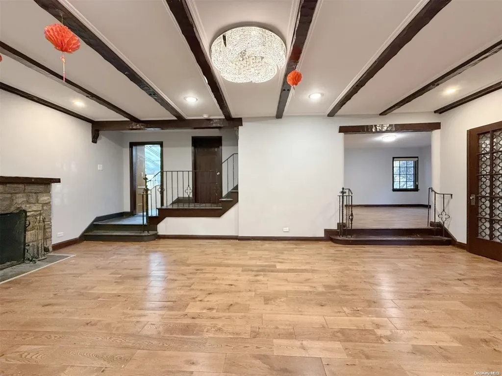 10 Carlton Road Great Neck NY 11021