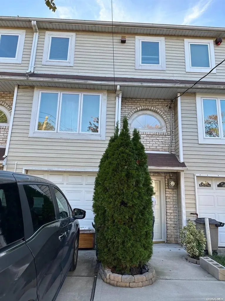 4 Seguine Place Staten Island NY 10312