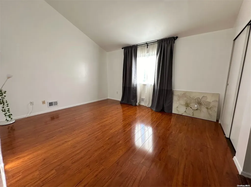 4 Seguine Place Staten Island NY 10312