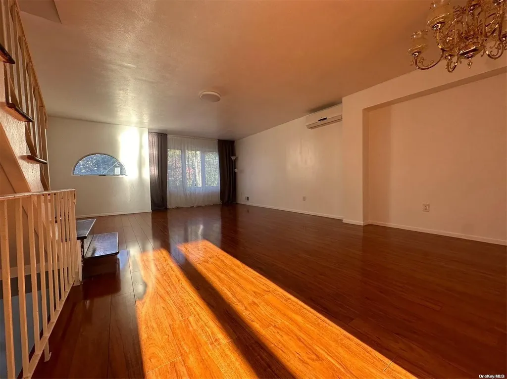 4 Seguine Place Staten Island NY 10312