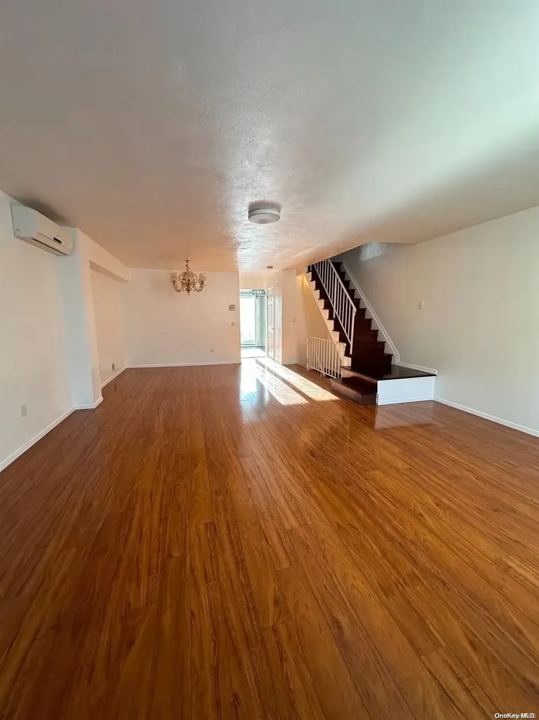 4 Seguine Place Staten Island NY 10312