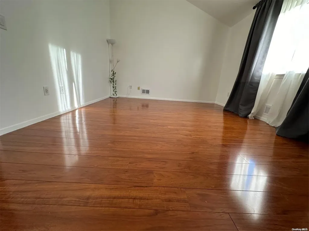 4 Seguine Place Staten Island NY 10312