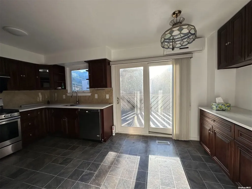4 Seguine Place Staten Island NY 10312