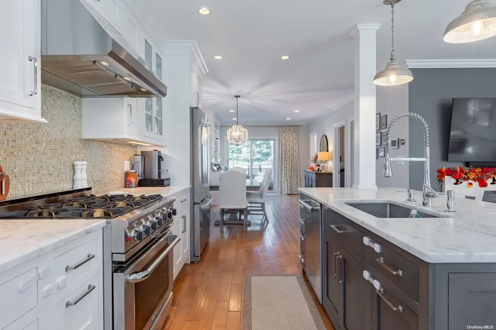 11 Green Avenue Babylon NY 11702