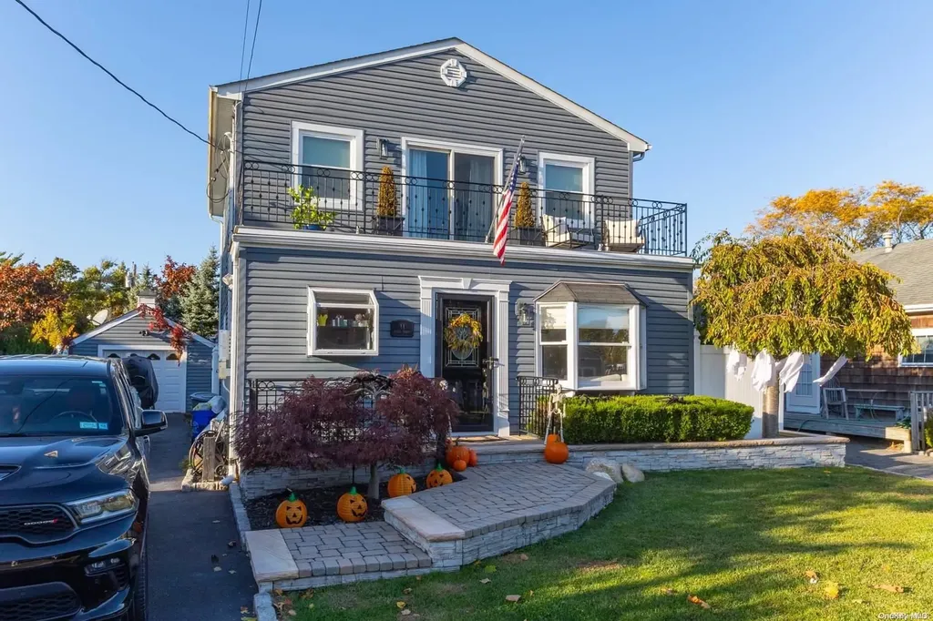 11 Green Avenue Babylon NY 11702