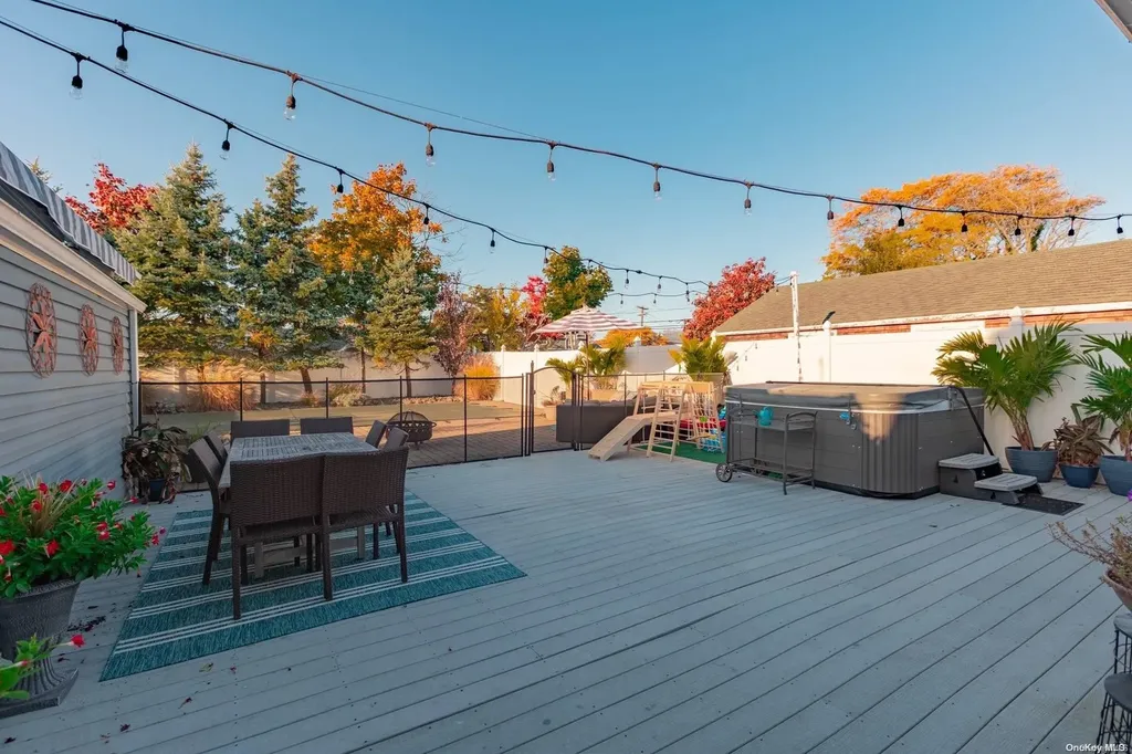 11 Green Avenue Babylon NY 11702