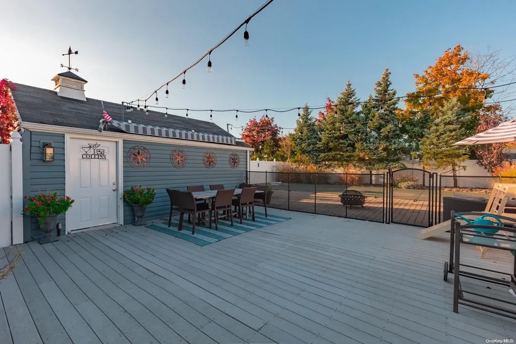 11 Green Avenue Babylon NY 11702