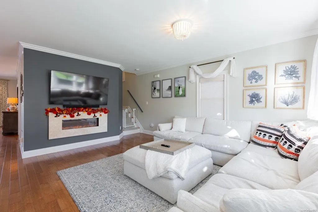 11 Green Avenue Babylon NY 11702