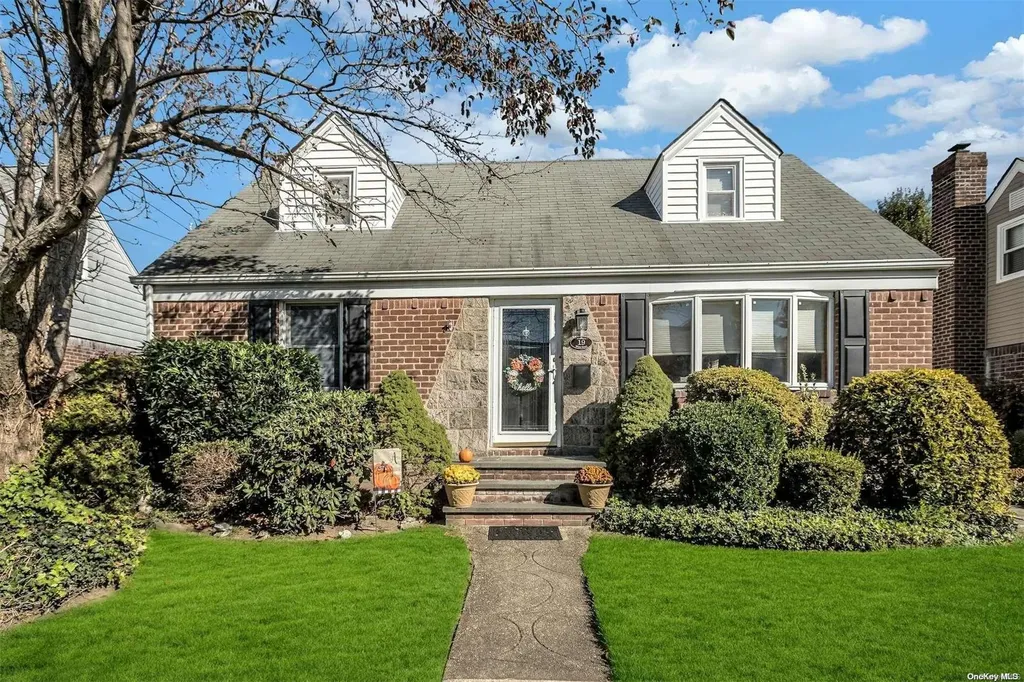 19 White Street Valley Stream NY 11580