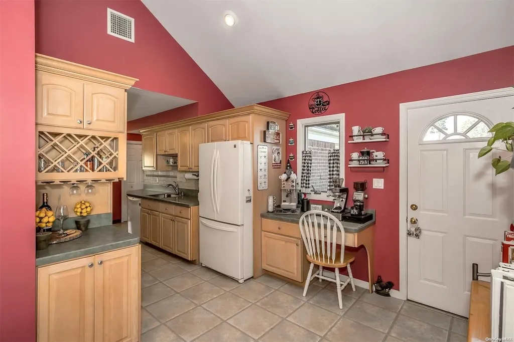 19 White Street Valley Stream NY 11580