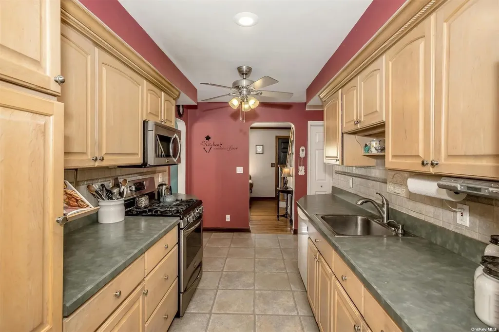 19 White Street Valley Stream NY 11580