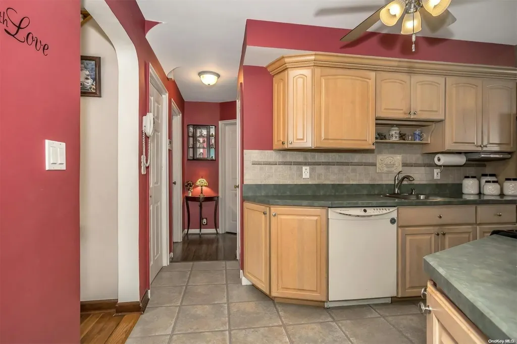 19 White Street Valley Stream NY 11580