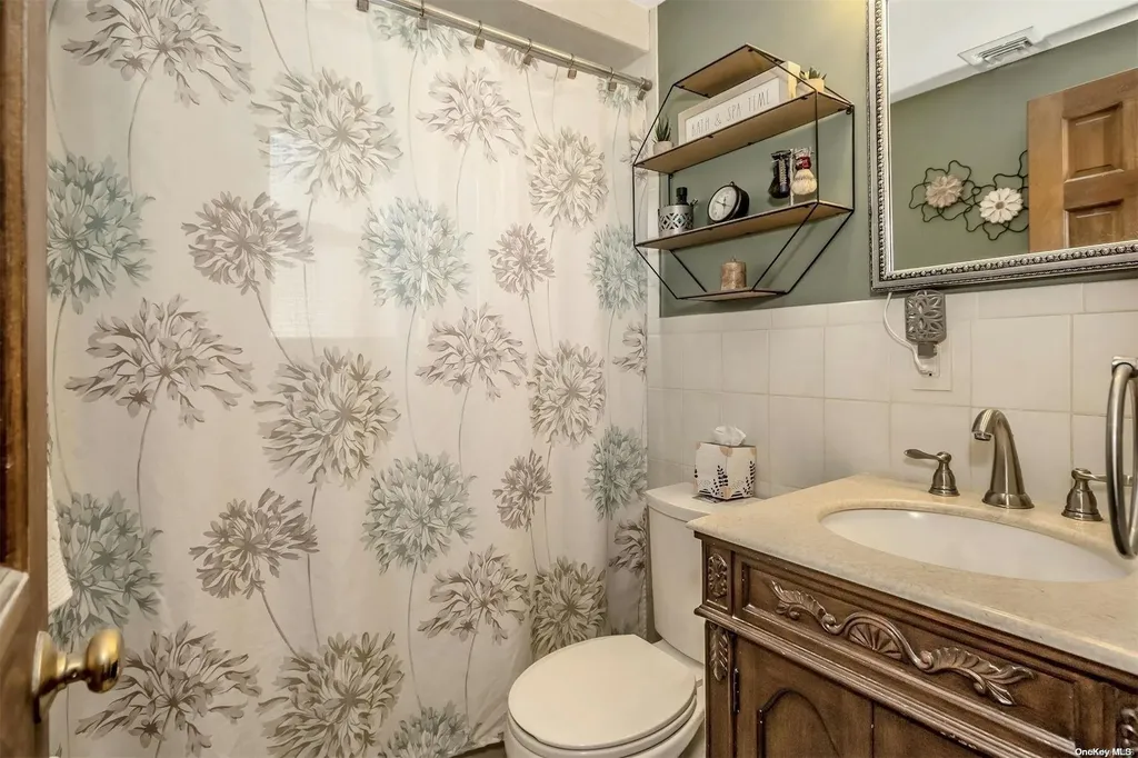 19 White Street Valley Stream NY 11580