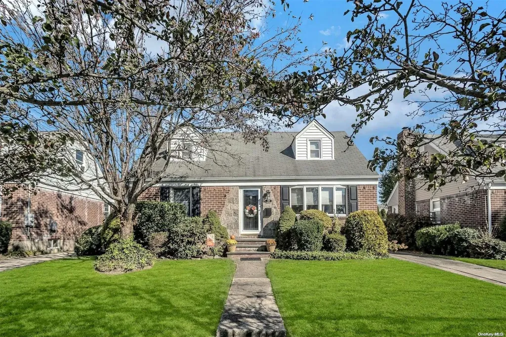19 White Street Valley Stream NY 11580