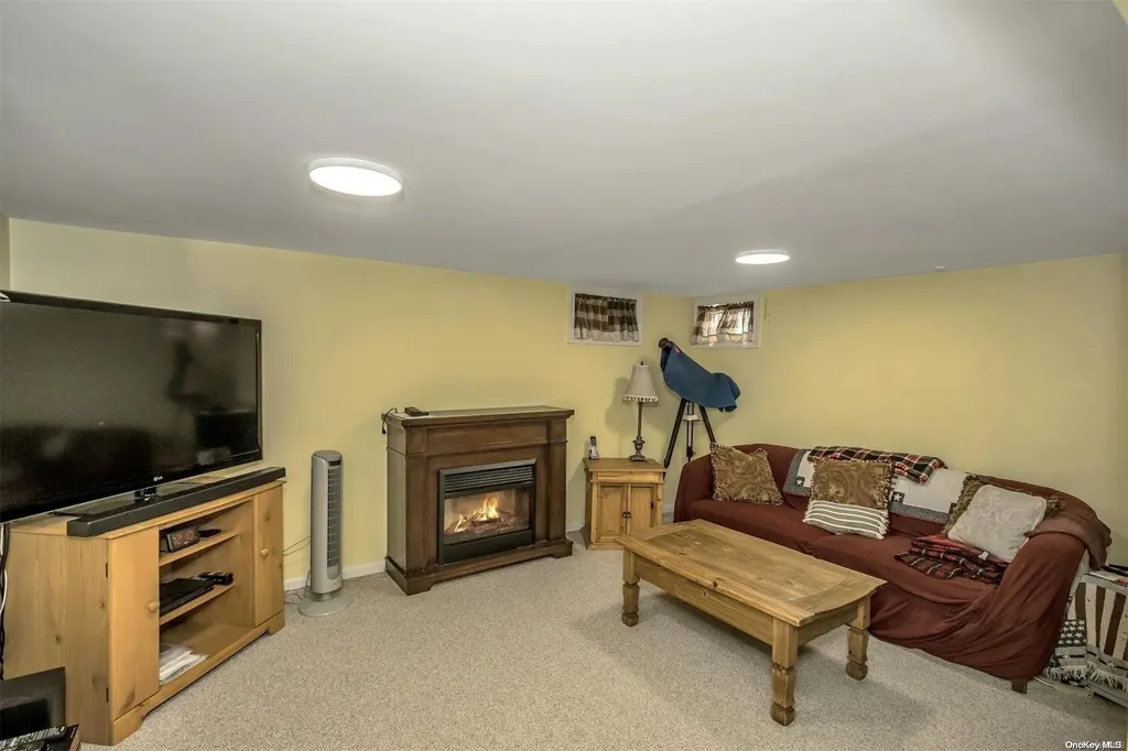 19 White Street Valley Stream NY 11580