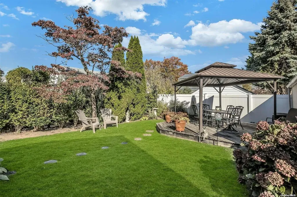 19 White Street Valley Stream NY 11580