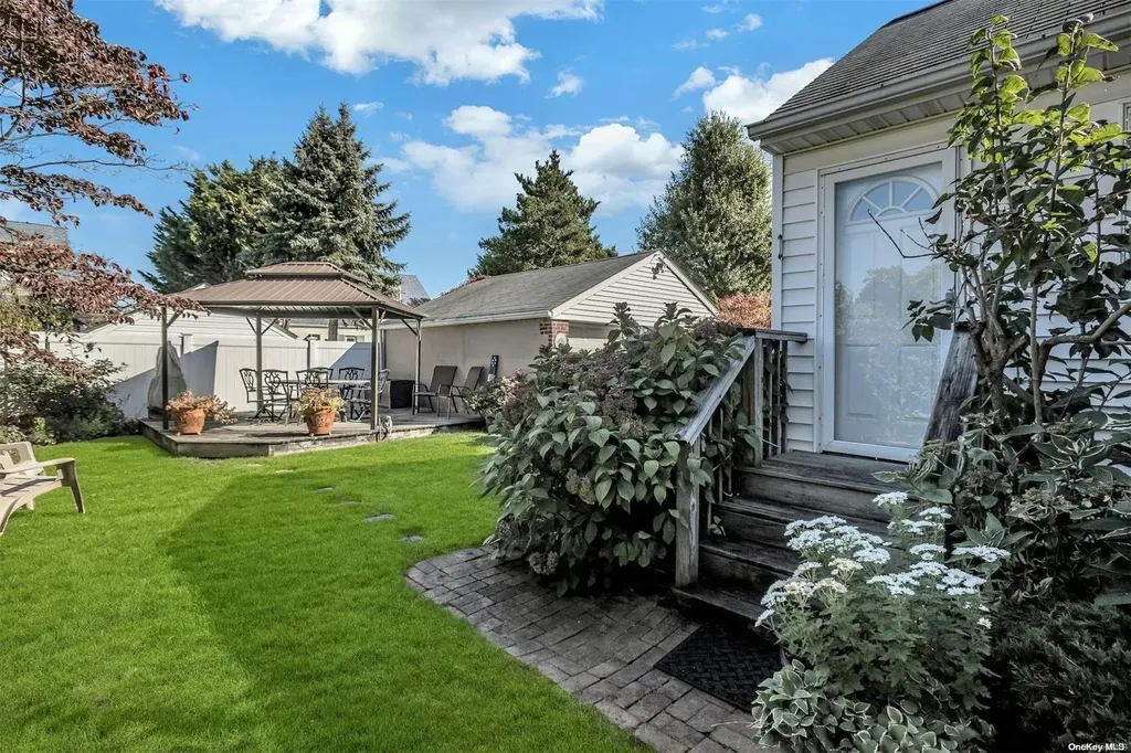 19 White Street Valley Stream NY 11580