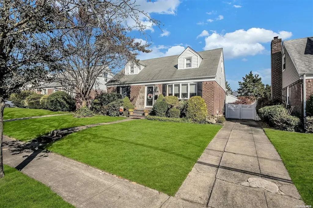 19 White Street Valley Stream NY 11580