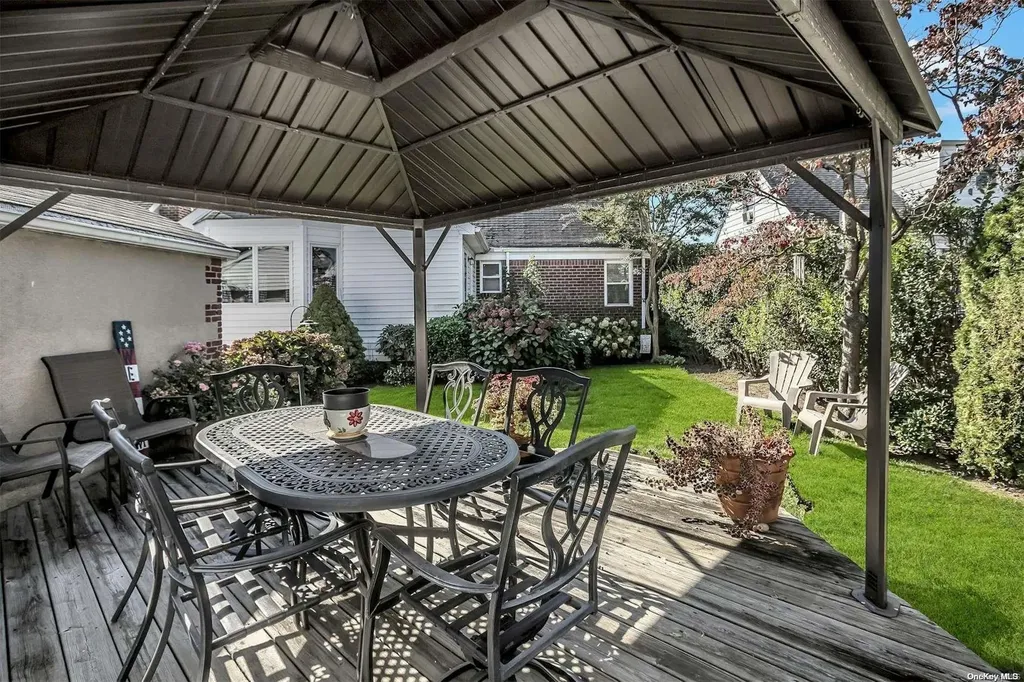 19 White Street Valley Stream NY 11580